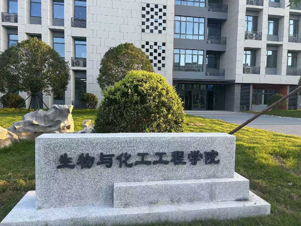 丹江口市扬州职业大学体育场高杆灯项目